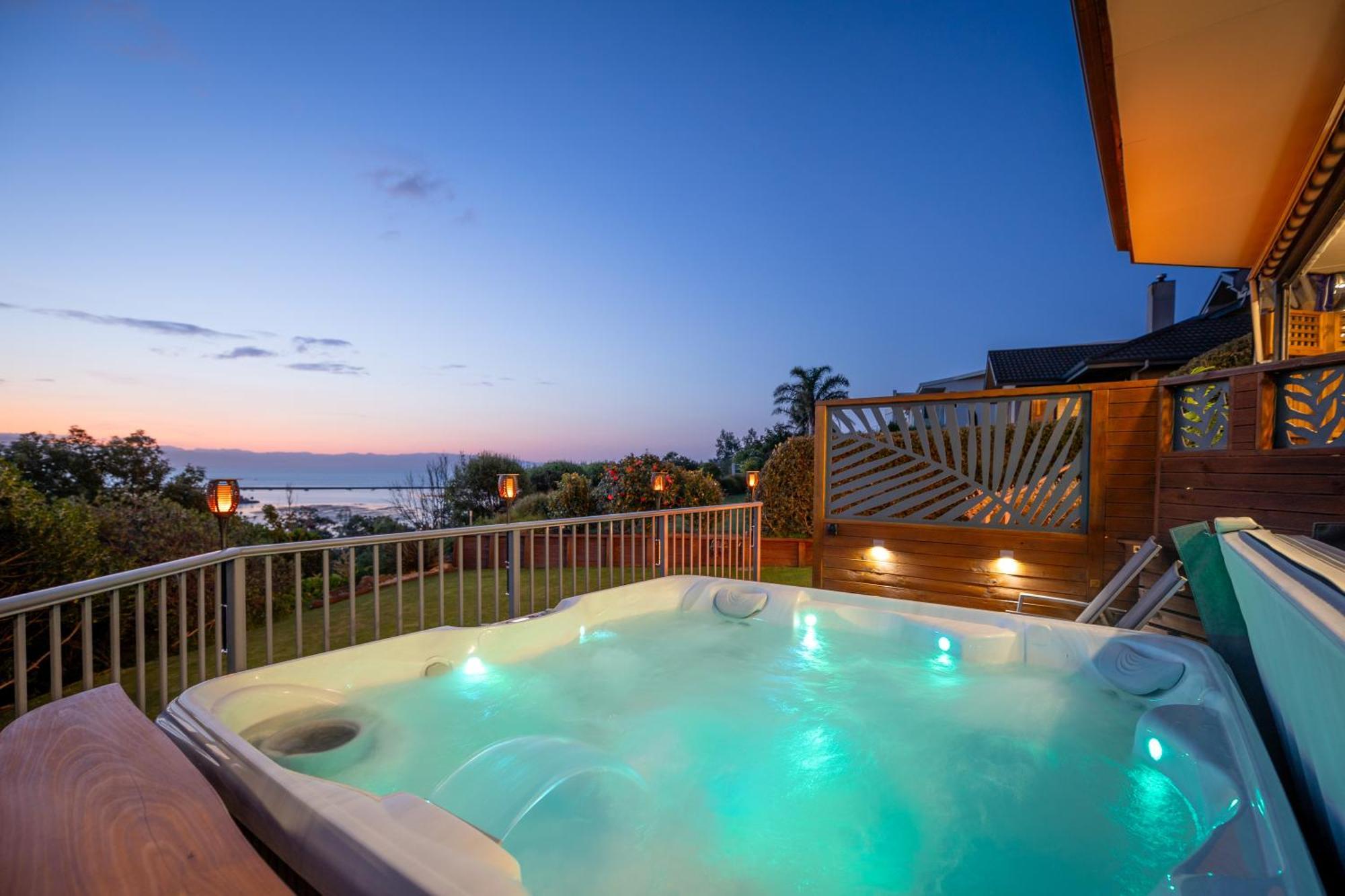 Twin Peaks Luxury Sea View Villa Nelson Exterior photo